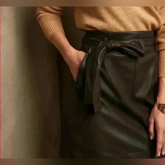 Vegan Leather Banana Republic Factory Tie Black Mini Skirt SZ 12 - Picture 2 of 10
